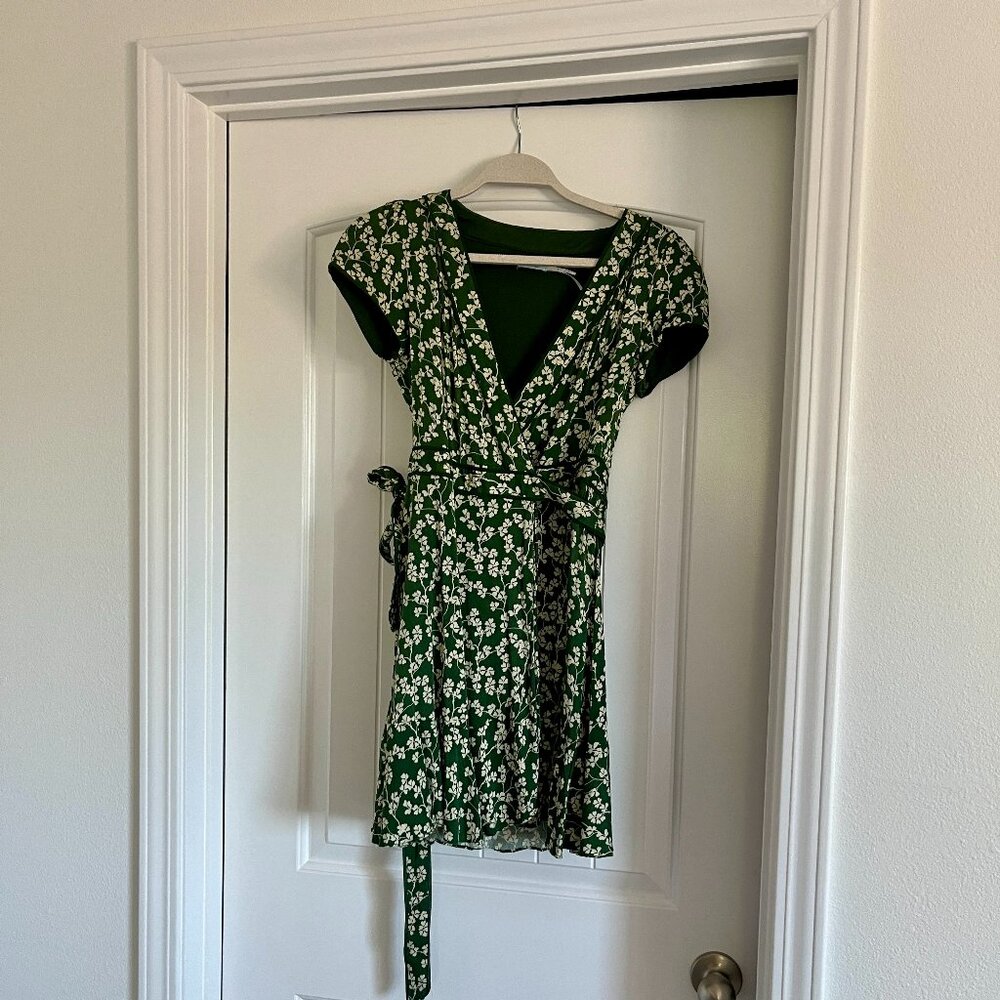 Kimchi Blue Size S women's wrap dress green and white boho casual